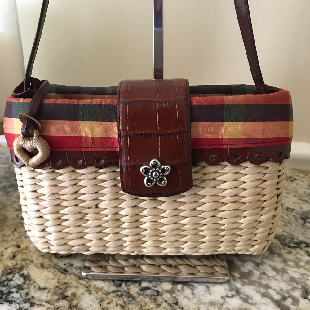 What a find! This super a super cute Brighton Crossbody